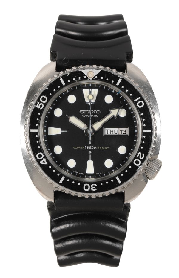 SEIKO: A GENTLEMAN'S STAINLESS STEEL DIVERS WATCH