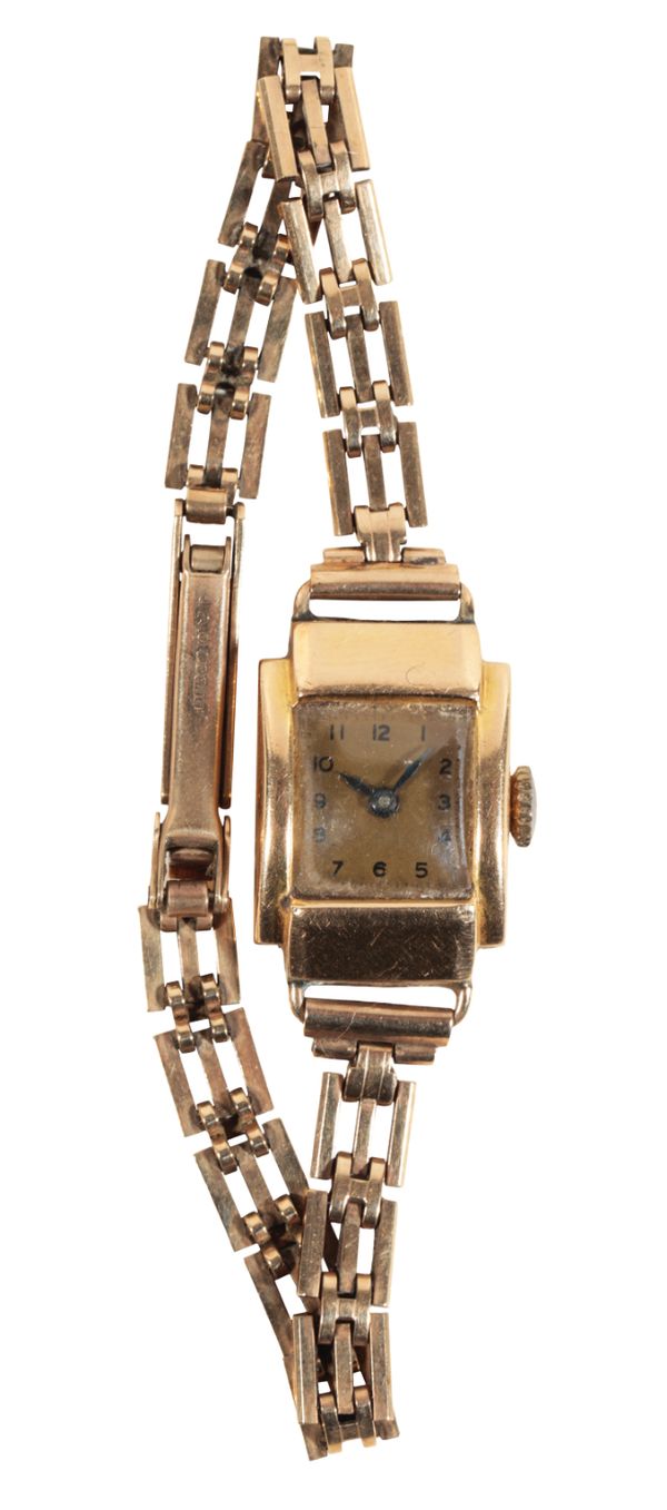 A LADY'S 18CT GOLD CASE WRISTWATCH