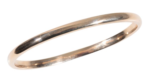 A 9CT GOLD BANGLE