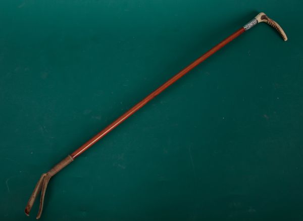 A VICTORIAN SILVER AND HORN MOUNTED RIDING CROP