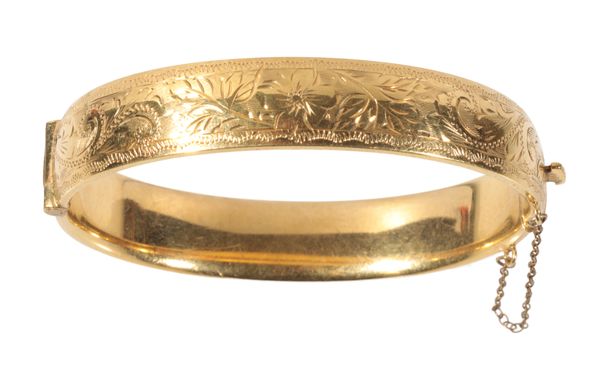 A 9CT GOLD HINGED BANGLE