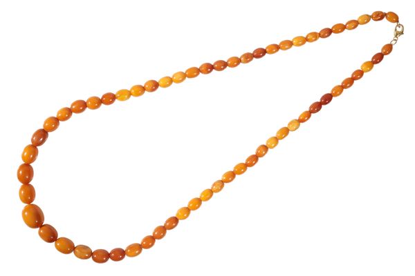 A BUTTERSCOTCH AMBER BEAD NECKLACE