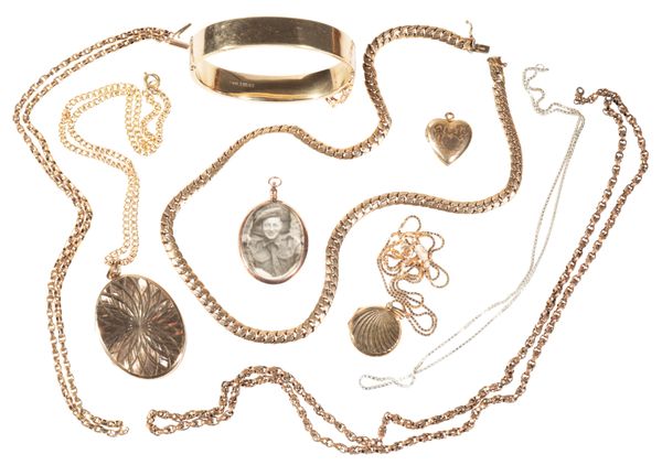 A COLLECTION OF 9CT GOLD JEWELLERY