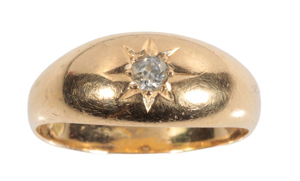 A GENTLEMAN'S DIAMOND SIGNET RING