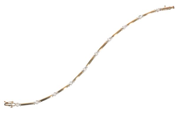 A 9CT TWO TONE GOLD BRACELET