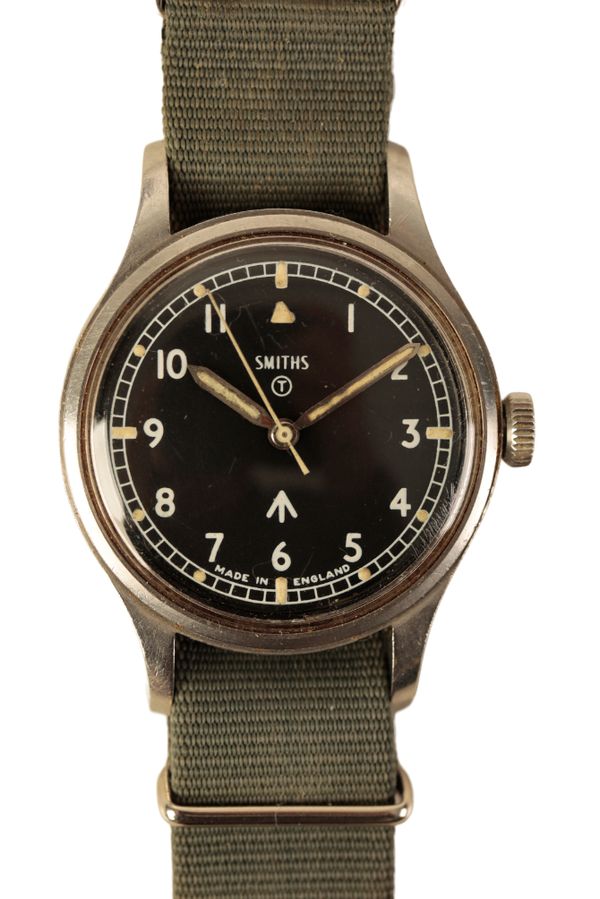 SMITHS: A GENTLEMAN'S MILITARY ISSUE STAINLESS STEEL WRISTWATCH