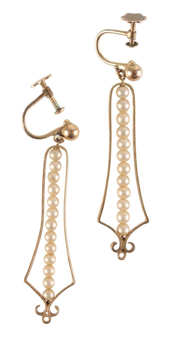 A PAIR Of GOLD AND SEED PEARL EARRINGS