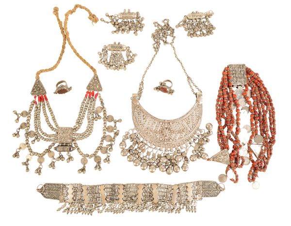 A COLLECTION OF YEMENI JEWELLERY