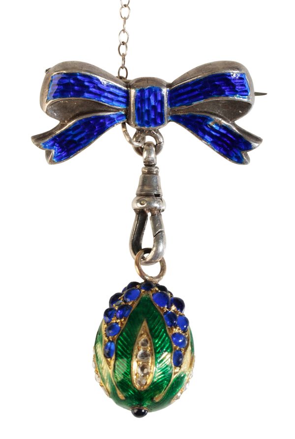 AN ENAMEL, DIAMOND AND SAPPHIRE EGG PENDANT BROOCH