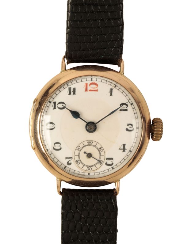 A 9CT GOLD GENTLEMAN'S TRENCH WATCH