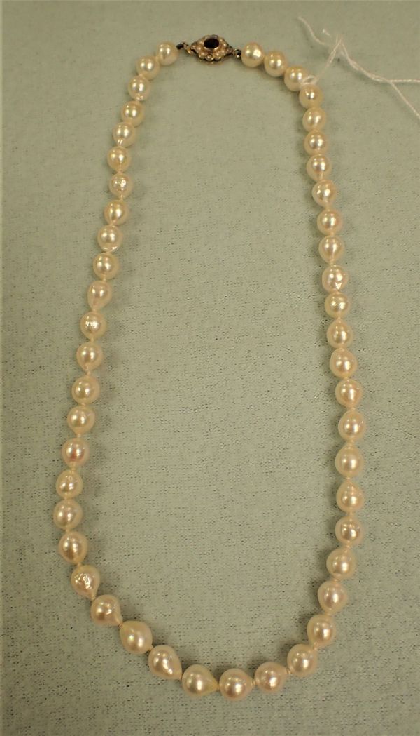 A STRING OF BAROQUE PEARLS WITH RUBY, DIAMOND AND PEARL GOLD CLASP