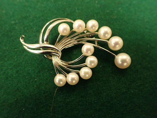 MIKIMOT0 HALLMARKED CULTURED PEARL SPRAY BROOCH