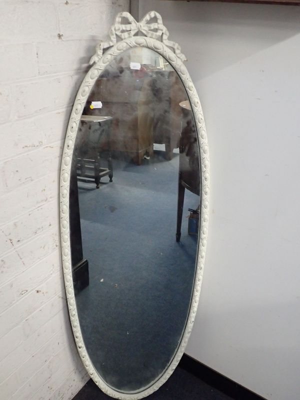 AN OVAL FRAMED WALL MIRROR