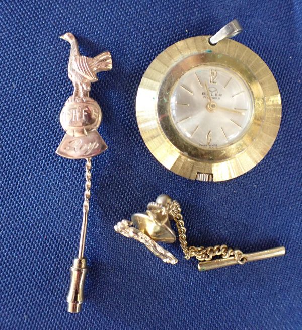 9CT GOLD TOTTENHAM HOTSPUR AND A GOLFER TIE PIN, BULER FOB WATCH