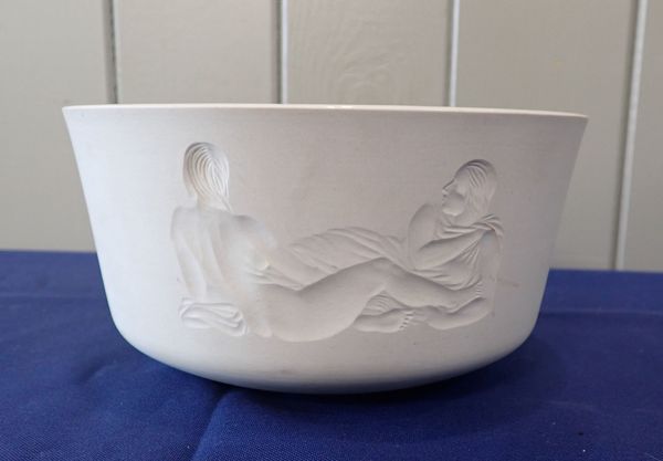 A 1930's KPM PORCELAIN BOWL DESIGNED BY SIEGMUND SCHUTZ