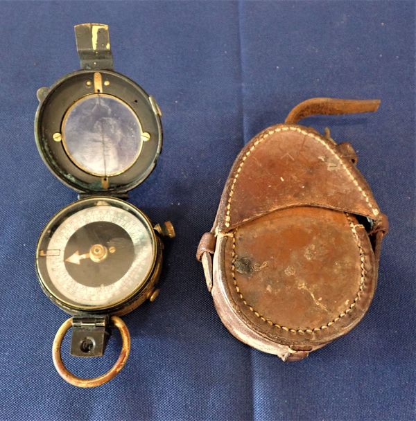 WWI POCKET COMPASS WITH LEATHER CASE