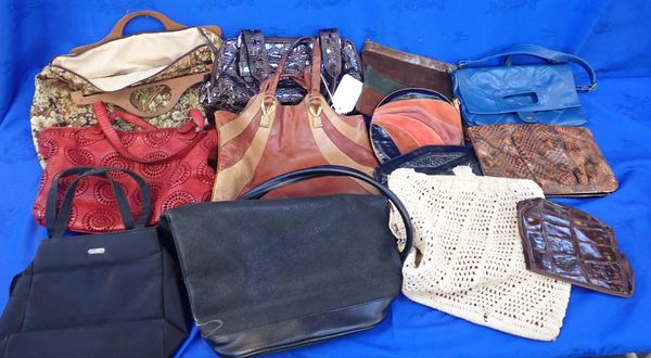 A COLLECTION OF VINTAGE HANDBAGS