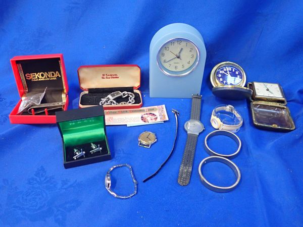 A SMALL COLLECTION OF WATCHES AND CLOCKS