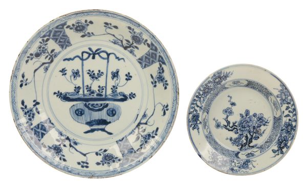 A CHINESE BLUE AND WHITE PLATE