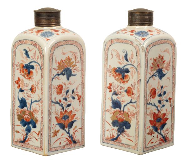 A PAIR OF CHINESE 'IMARI' CANISTERS