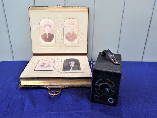 A LATE VICTORIAN FAMILY PHOTOGRAPH ALBUM