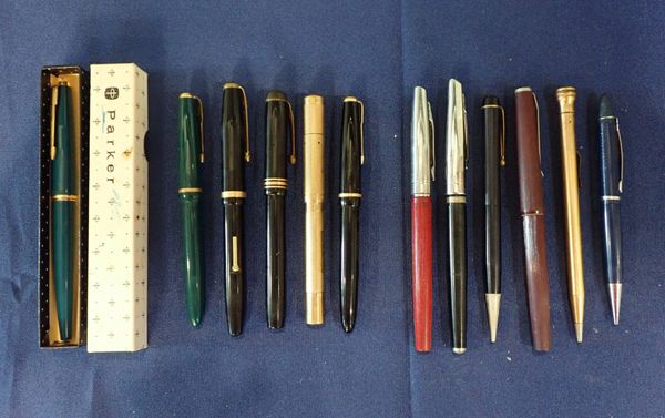 AN ONOTO GILDED METAL FOUNTAIN PEN