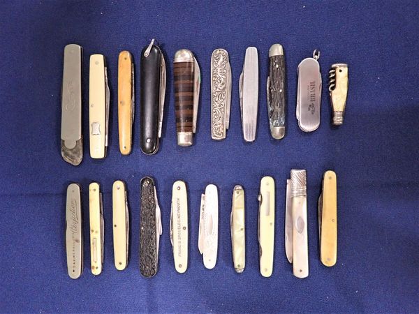 A COLLECTION OF PENKNIVES