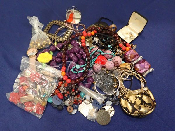 A COLLECTION OF COSTUME JEWELLERY