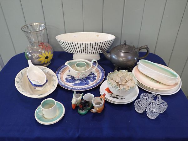 A COLLECTION OF SUSIE COOPER TABLEWARE