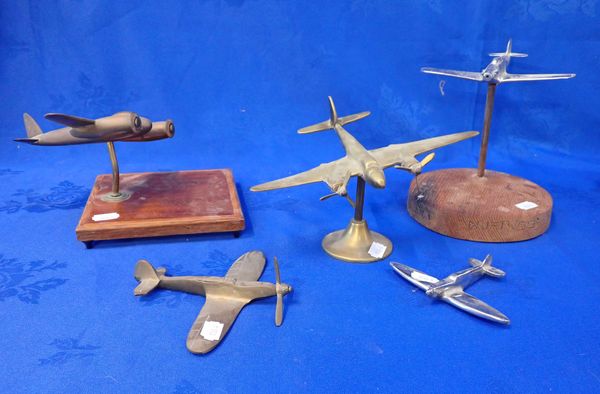 A COLLECTION OF WW2CAST METAL AIRCRAFT MODELS