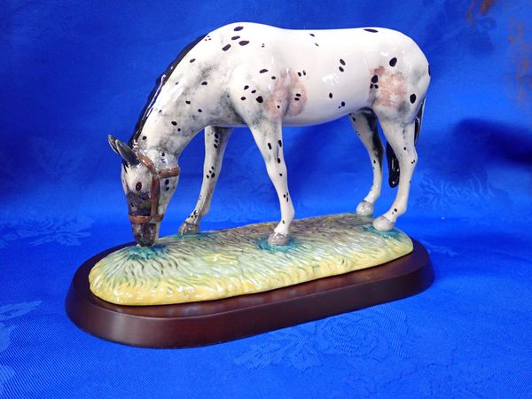 A ROYAL DOULTON POTTERY FIGURE - 'APPALOOSA'