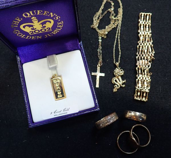 A COLLECTION OF 9CT GOLD JEWELLERY