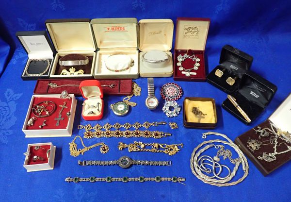 A COLLECTION OF COSTUME JEWELLERY