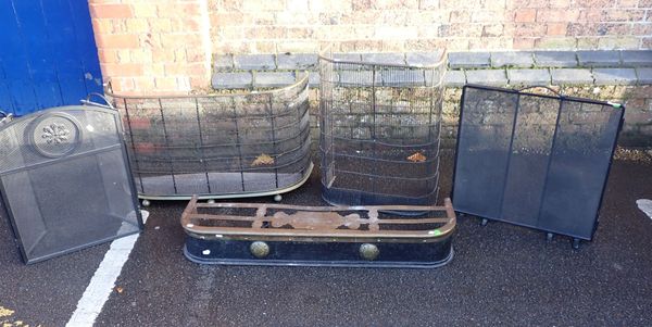 A 19TH CENTURY WIRE AND BRASS NURSERY FENDER