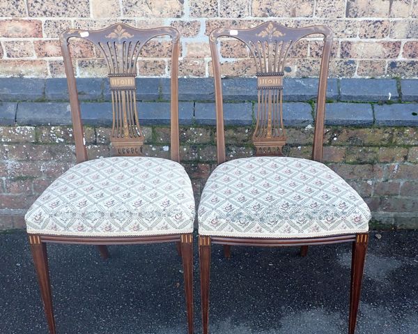 A PAIR OF EDWARDIAN MAHOGANY SIDE CHAIRS