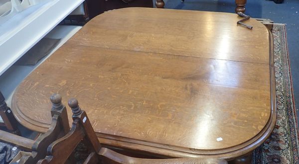 A VICTORIAN OAK EXTENDING  DINING TABLE