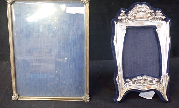 AN ART NOUVEAU STYLE WHITE METAL FACED PHOTOGRAPH FRAME