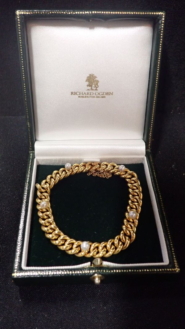 A CONTINENTAL GOLD COLOURED METAL AND PEARL BRACELET