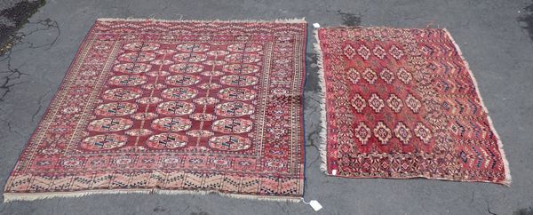 AN ANTIQUE TEKKE TURKMEN RUG