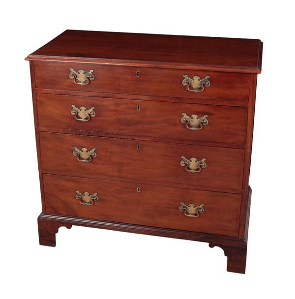 A GEORGE III MAHOGANY CHEST OF DRAWERS