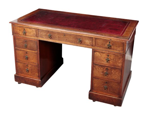 A VICTORIAN MAHOGANY KNEEHOLE DESK