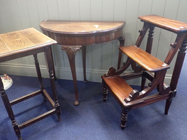 A SET OF VICTORIAN STYLE LIBRARY STEPS