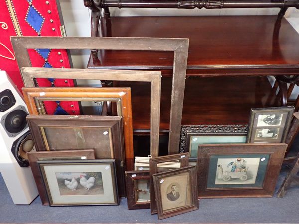 A COLLECTION OF PICTURE FRAMES