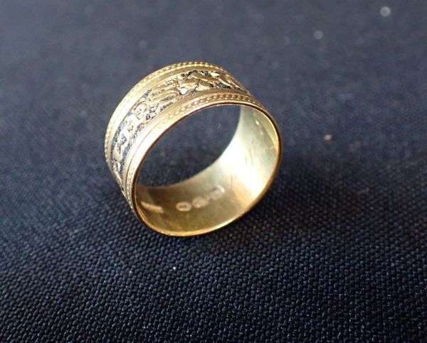 A GEORGE III GOLD AND ENAMEL MOURNING RING