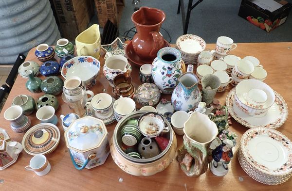 A LATE VICTORIAN ‘IMARI’ PART TEA SERVICE