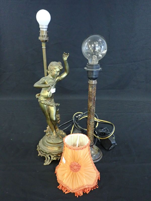 AFTER MOREAU - A LATE 19TH CENTURY GILT SPELTER ELECTRIC TABLE LAMP