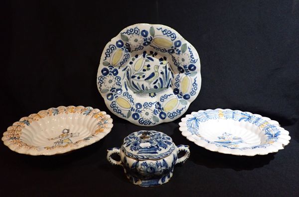 A DELFT TWO HANDLED LIDDED BOWL