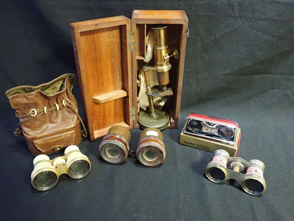 A 19TH CENTURY LACQUERED BRASS STUDENTS MONOCULAR MICROSCOPE