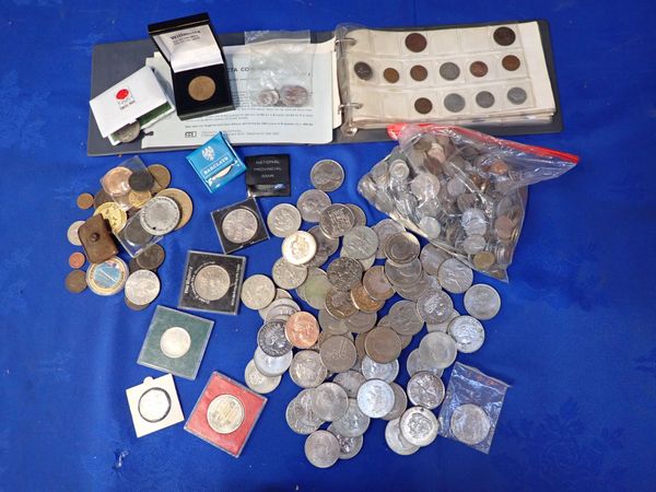 A QUANTITY OF MIXED BRITISH COINS AND MEDALS