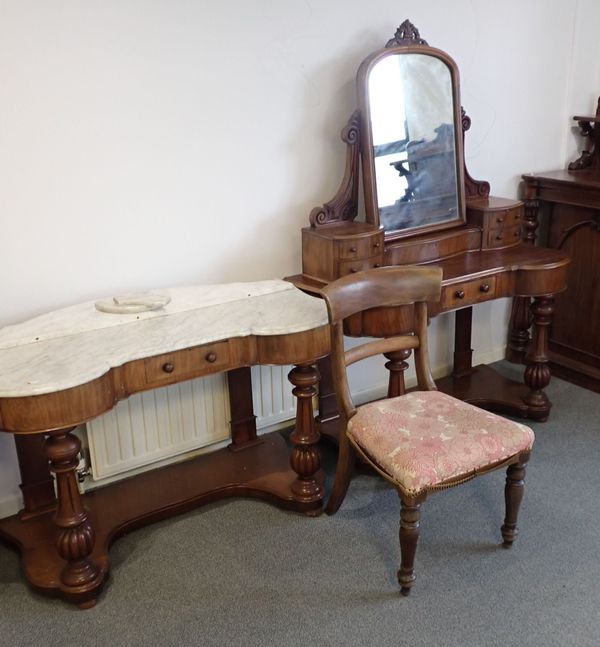 A LATE VICTORIAN MAHOGANY DRESSING TABLE
